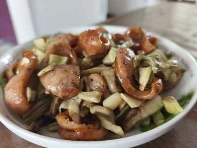 乾燥ユリと黒胡椒ソーセージの炒め物の作り方：6