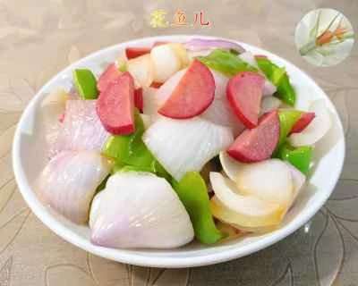 ピーマン、赤ソーセージ、玉ねぎの炒め物のレシピ