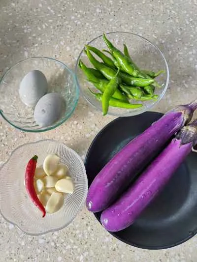 卵とピーマンの煮込みナスの作り方：1