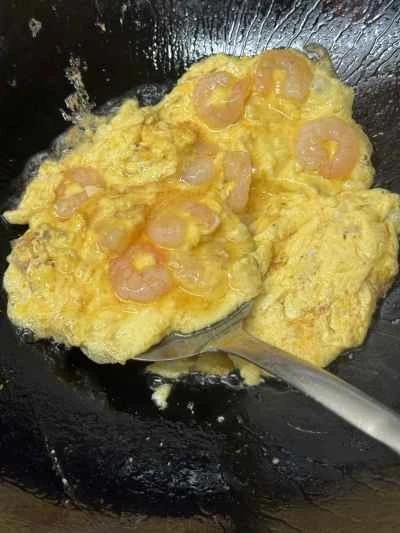 エビ、卵、ニンジン炒めの作り方：6