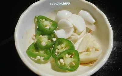 塩漬け豚肉と乾燥豆腐のインゲン炒めの作り方：1