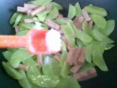 ランチョンミートとレタスの炒め物の作り方：6