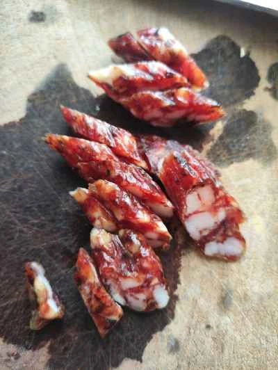 玉ねぎとソーセージの炒め物の作り方：1