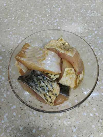 土鍋で煮込んだ魚の腹肉の作り方：2