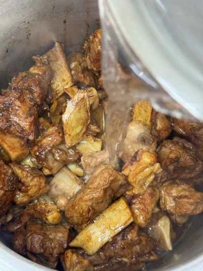 イカ入り豚バラ肉の煮込みの作り方：9