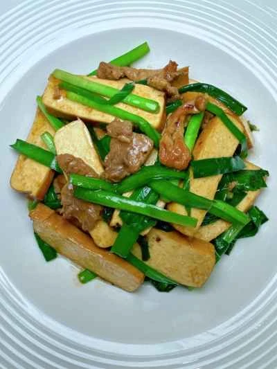 豚肉とニラと干し豆腐の炒め物のレシピ