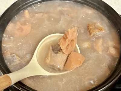 豚バラ肉とレンコンのスープの作り方：7