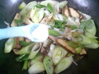 五香粉とネギの炒め物を使った豆腐の作り方：9
