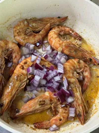 バターで揚げたエビの作り方:7