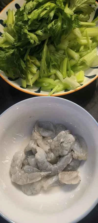 セロリとエビの炒め物の作り方:1