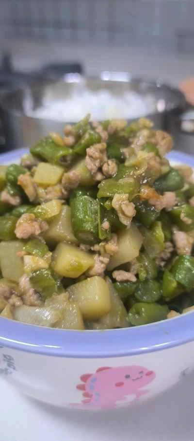 ひき肉、ジャガイモ、インゲンの炒め物のレシピ