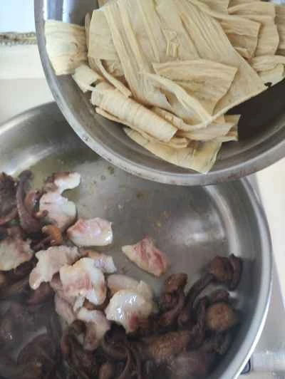 乾燥豆腐と野生キノコ入り蒸し豚肉の作り方：6