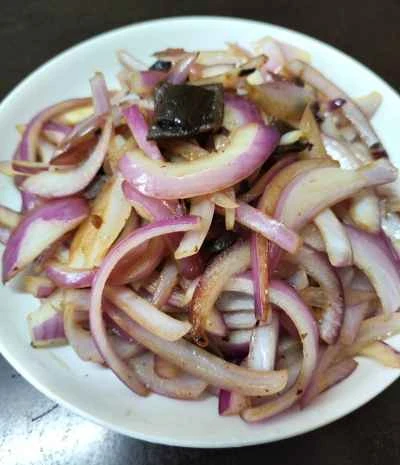 ナスと黒豆、玉ねぎの炒め物のレシピ