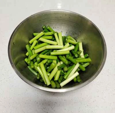 ニンニクの芽入り卵炒めの作り方：2