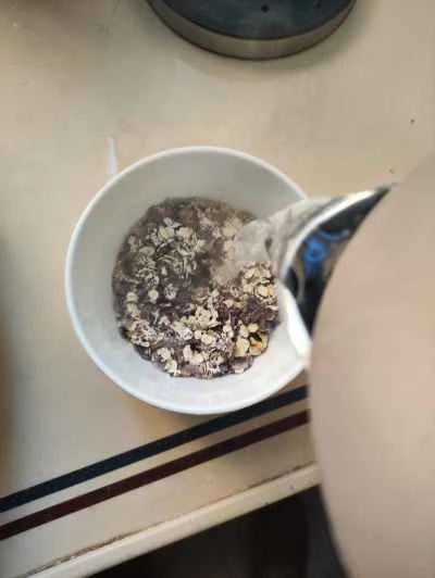 ブラックオーツミルクポーチドエッグのレシピ手順：3