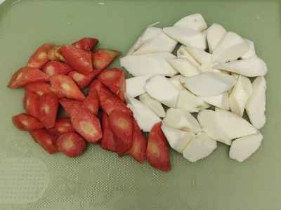 オクラ、ニンジン、ヤムイモのシチューの作り方：1