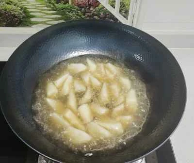 ヤムイモとニンジンの煮込みヘチマの作り方:2