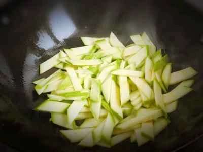 ズッキーニとスクランブルエッグの作り方：4