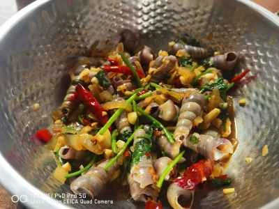 スパイシーなカタツムリ炒めのレシピ