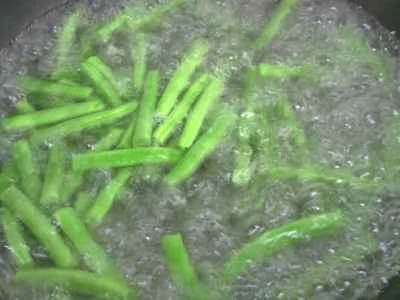 シーフード、きのこ、漬物、インゲンの炒め物の作り方：5