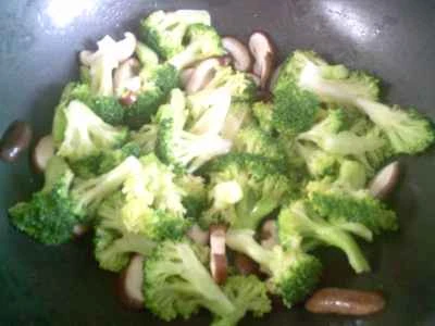 ブロッコリーと椎茸の炒め物の作り方：9