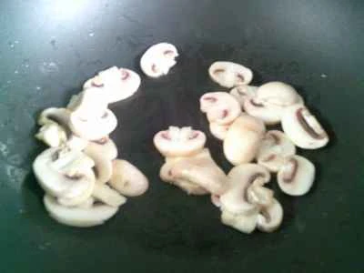 スイカの皮とキノコの炒め物の作り方：5