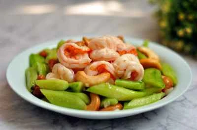 キュウリ、カシューナッツ、エビのレシピ