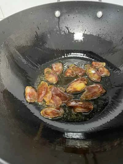 セロリ、干し豆腐、ソーセージ炒めの作り方：5