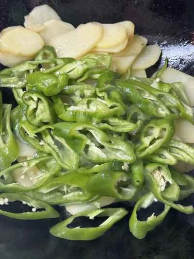 ピーマン、ジャガイモ、ハムの炒め物の作り方：6