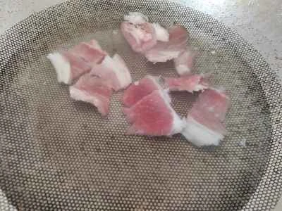 豚肉とピーマンと卵の炒め物の作り方：2