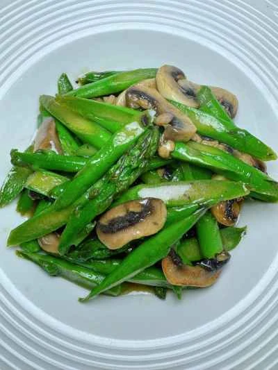 きのことアスパラガスの炒め物のレシピ