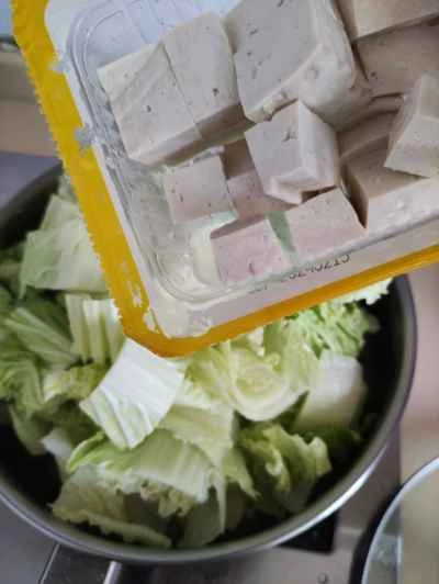 固めの豆腐とキャベツの煮込みの作り方：6