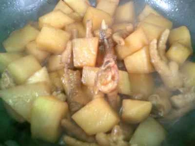 鶏足のピクルスとマスタードグリーンの煮込みの作り方：10