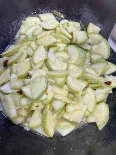 スパイシーで酸っぱいズッキーニを作る手順：4