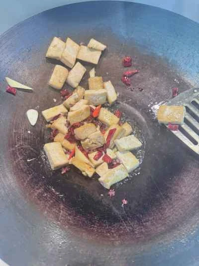 魚心草と豆腐の炒め物の作り方：3