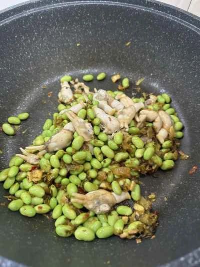 枝豆とキャベツの酢漬けを添えたマテ貝の煮込みの作り方：5