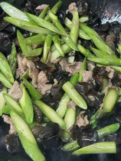 アスパラガス、キクラゲ、豚肉の炒め物の作り方：9