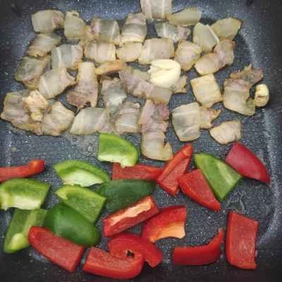 乾鍋でインゲンと豚肉を炒める手順：6