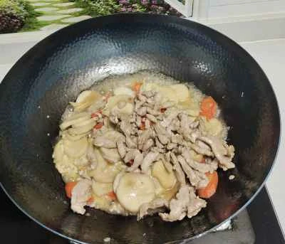 細切り豚肉とニンジン、エリンギの炒め物の作り方：7