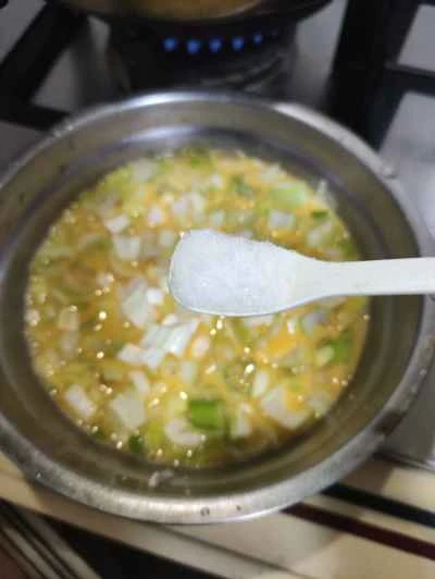 ネギ入りスクランブルエッグの作り方：5