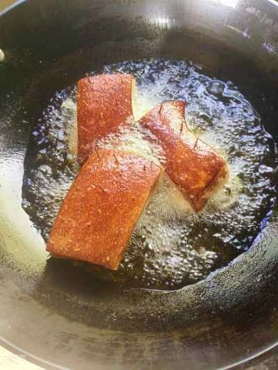 塩漬けカラシナとタロイモを使った豚バラ肉の煮込みの作り方：8