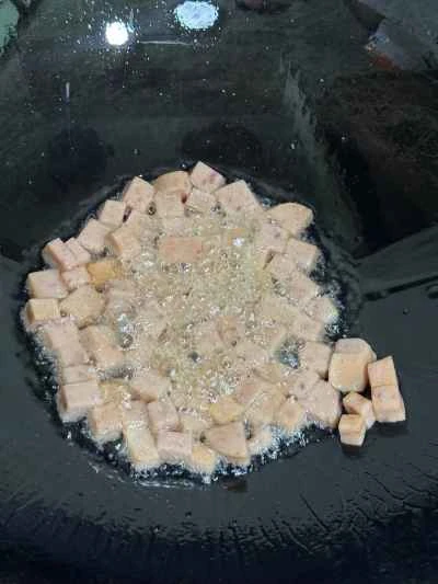 ランチョンミートとスクランブルエッグの作り方：3