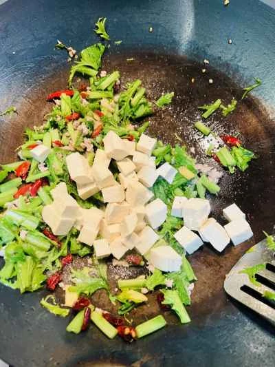 豆腐と高菜の漬物炒めの作り方：5