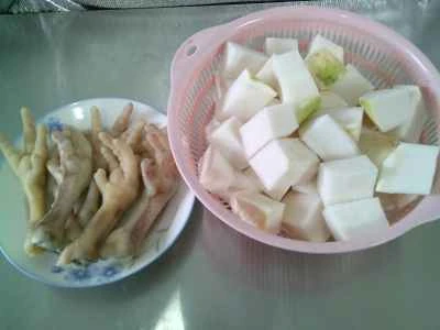 キャベツ入り鶏足煮込みの作り方：1