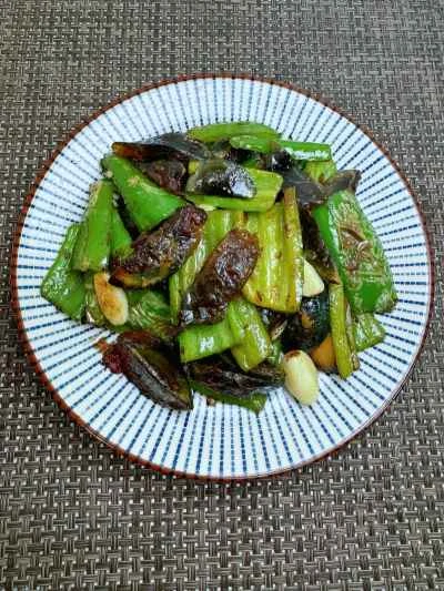 ピーマンと塩卵の炒め物のレシピ