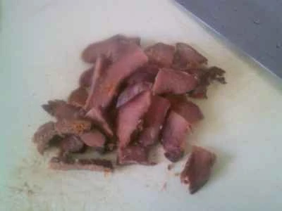 セロリと豚肉の煮込み炒めの作り方：2