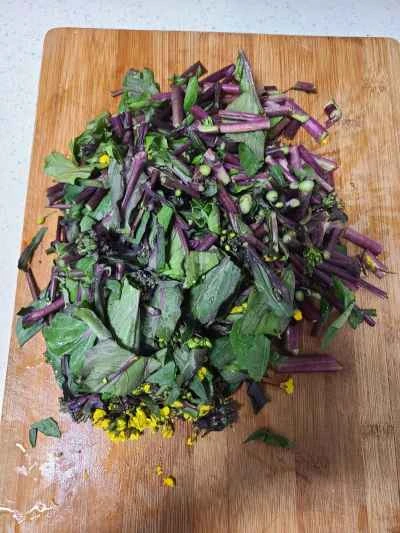 千切り大根と赤からし菜の炒め物の作り方：2