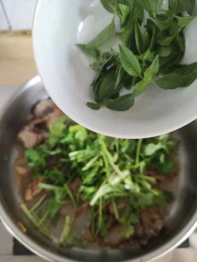 パクチーとシソの豚肉炒めの作り方：6