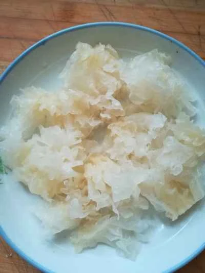 2種類のキノコを使った羊肉の炒め物の作り方：1