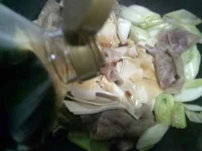 牛肉とネギと豆腐の皮の炒め物の作り方：11